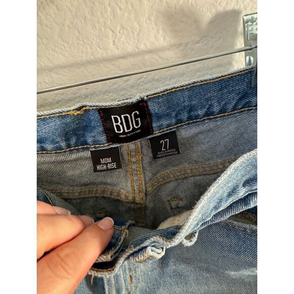 BDG Urban Outfitters high-rise mom jean shorts size 27 - Picture 2 of 3